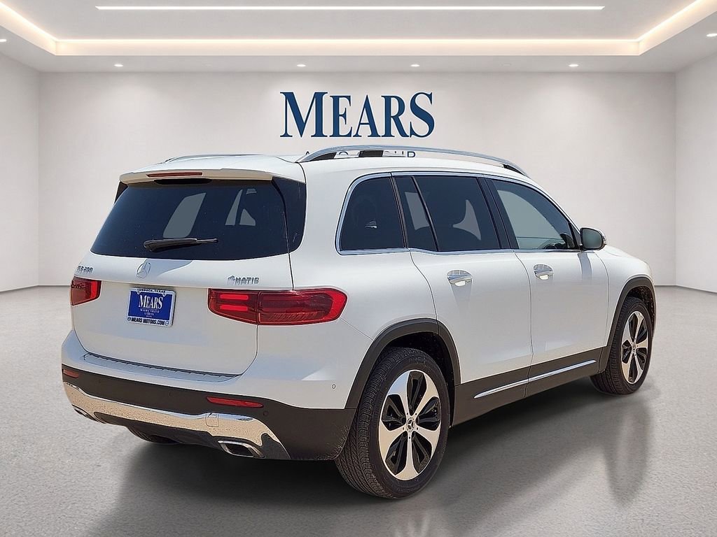 Used 2025 Mercedes-Benz GLB 250 4MATIC image 5