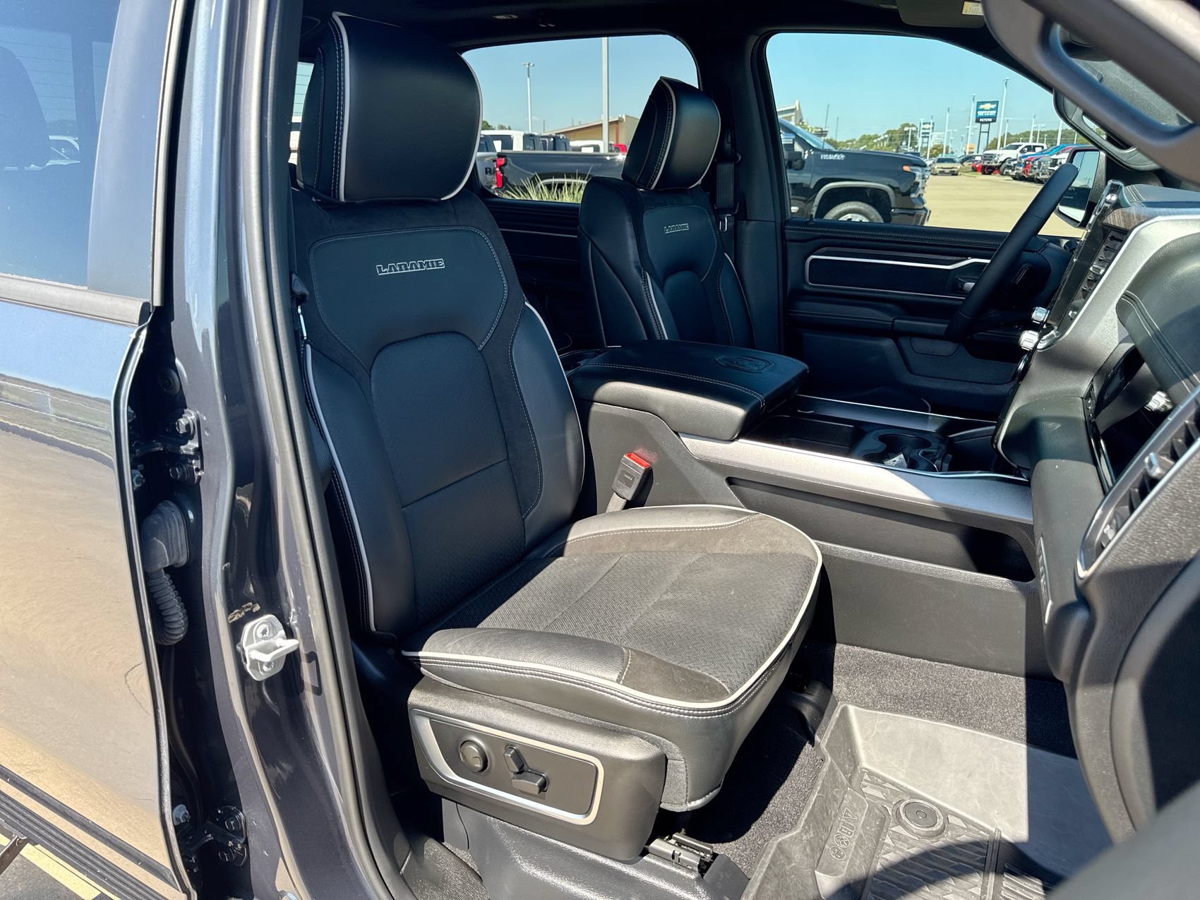 Used 2025 RAM 1500 Laramie w/ Night Edition AWD/4WD image 25