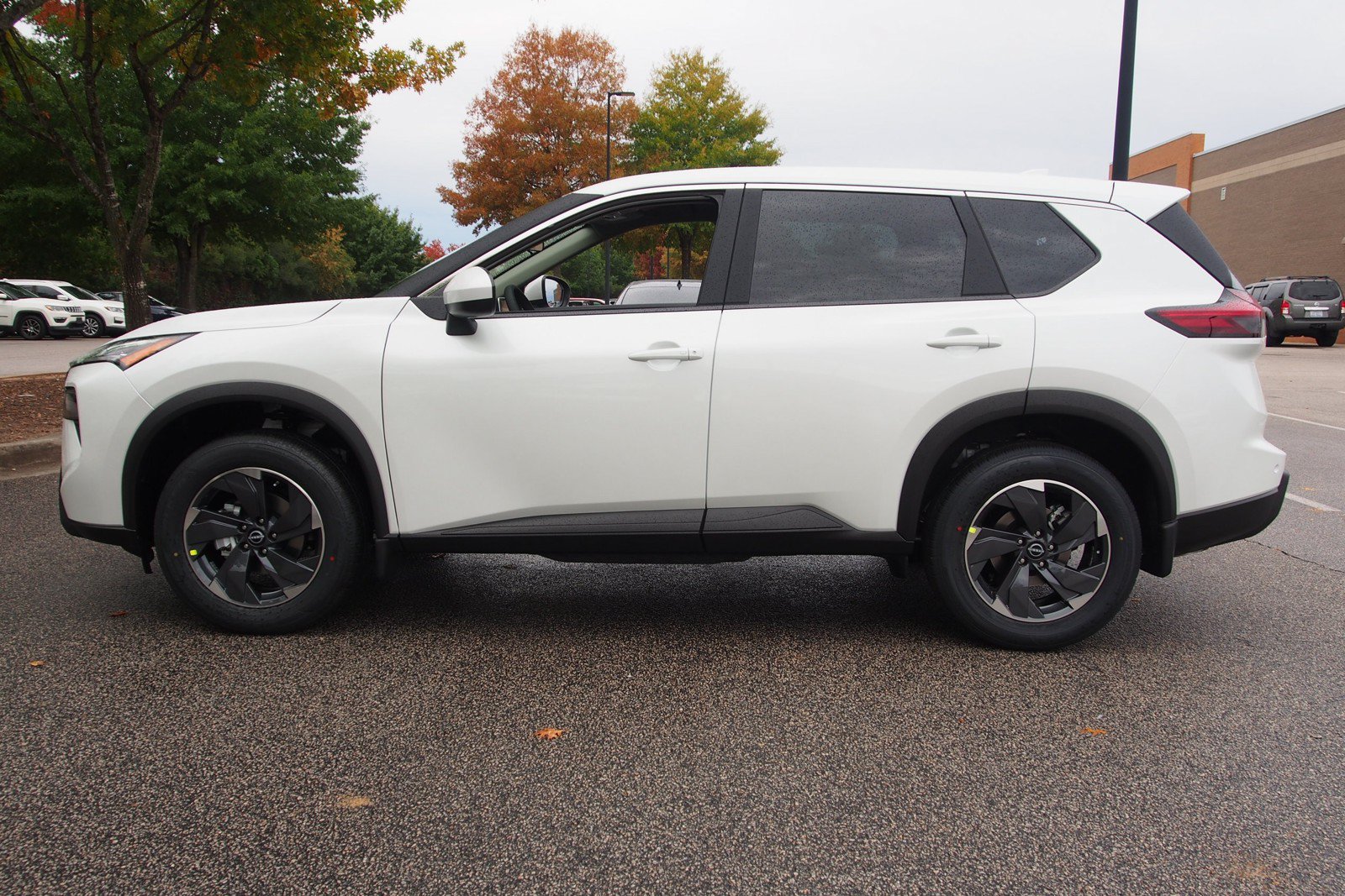 Used 2026 Nissan Rogue SV FWD image 4