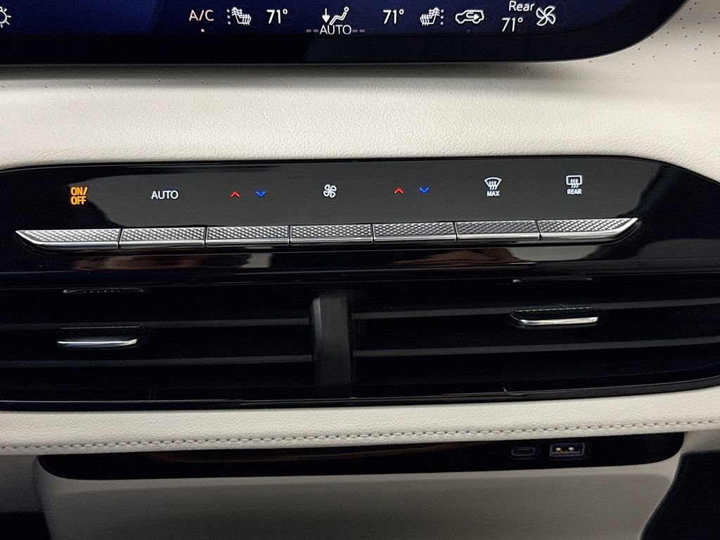 Used 2025 Buick Enclave Avenir w/ Super Cruise Package image 16