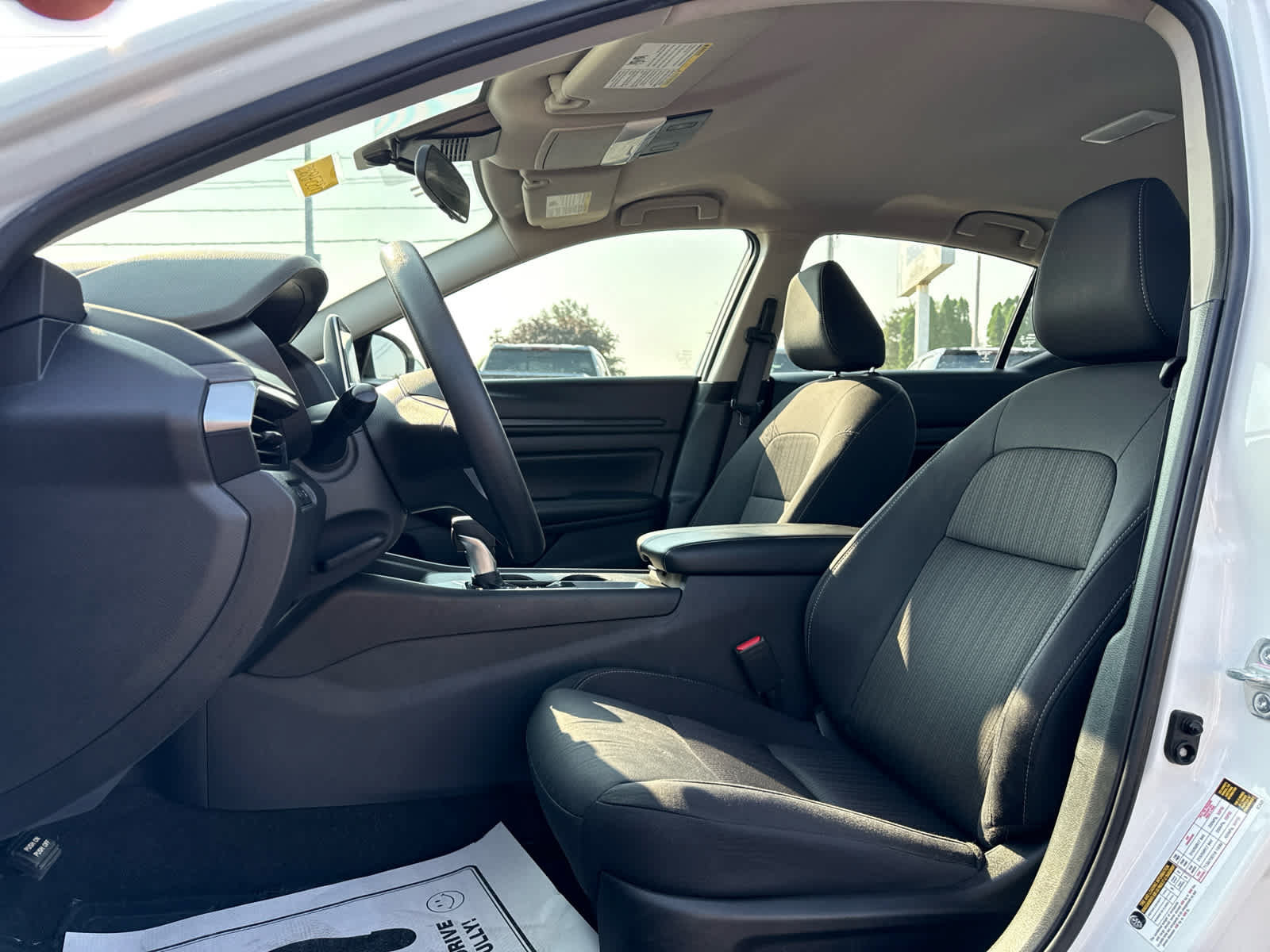 Used 2025 Nissan Altima 2.5 SV FWD image 11
