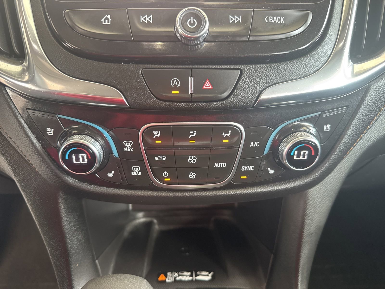 Used 2023 Chevrolet Equinox Premier image 33