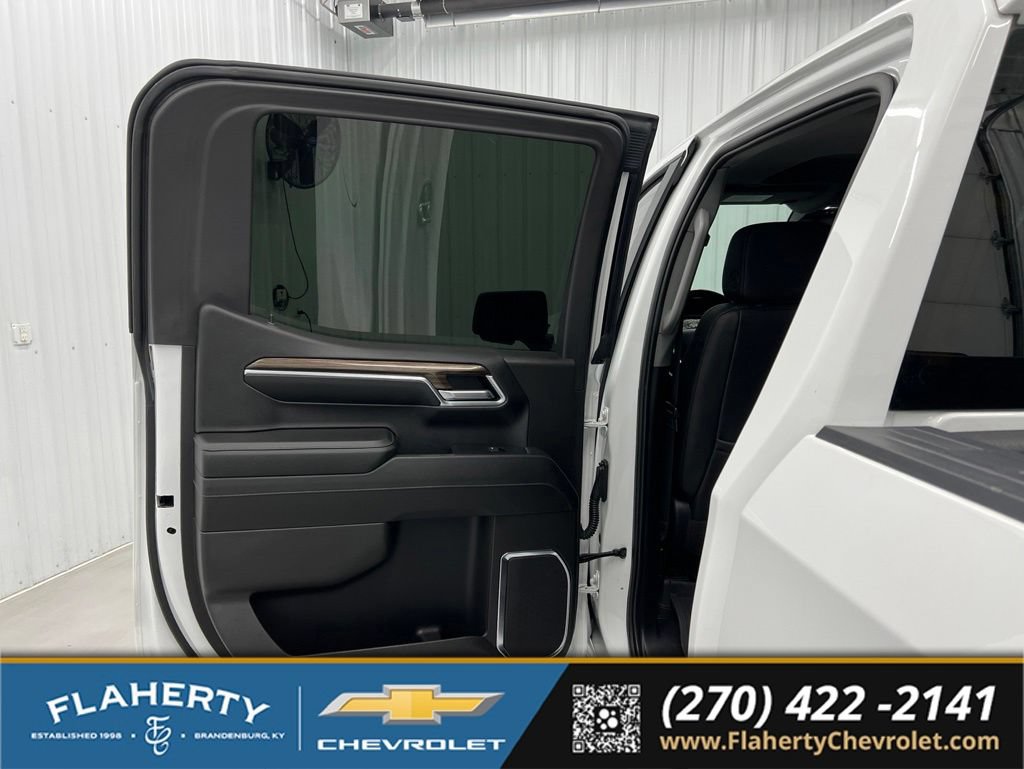 Used 2024 Chevrolet Silverado 1500 LT Trail Boss w/ LT Trail Boss Premium Package AWD/4WD image 10