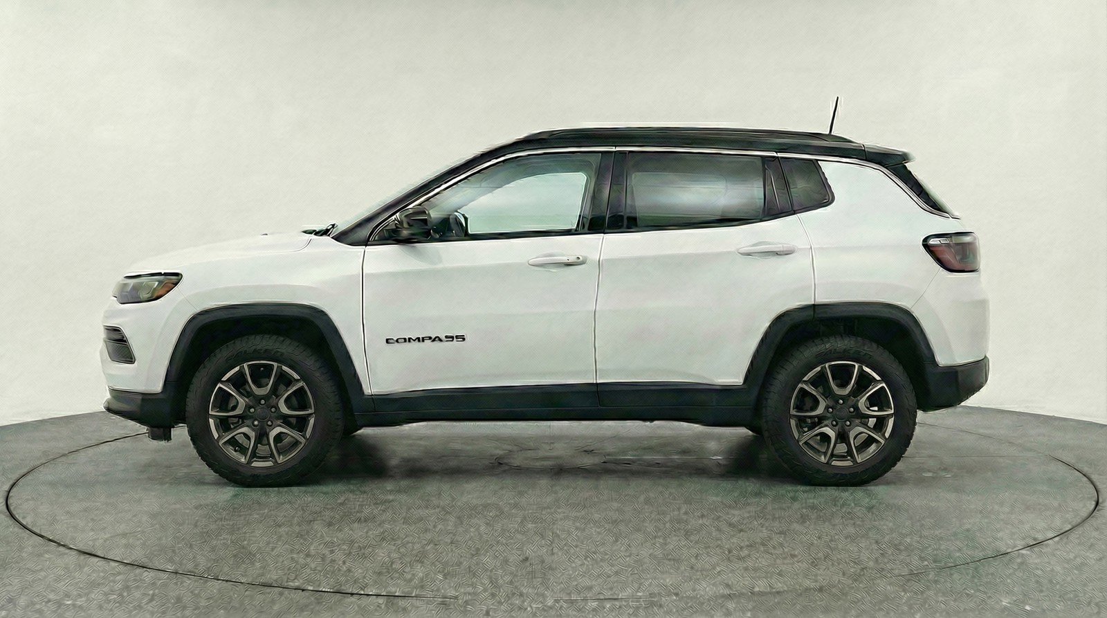Used 2025 Jeep Compass Trailhawk image 5