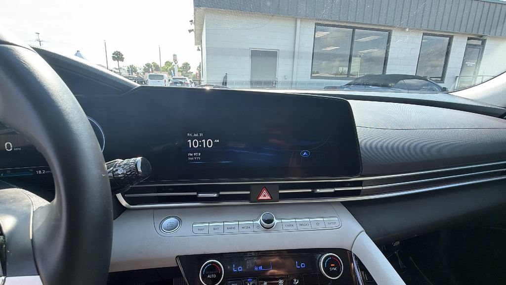 Used 2025 Hyundai Elantra Limited FWD image 20
