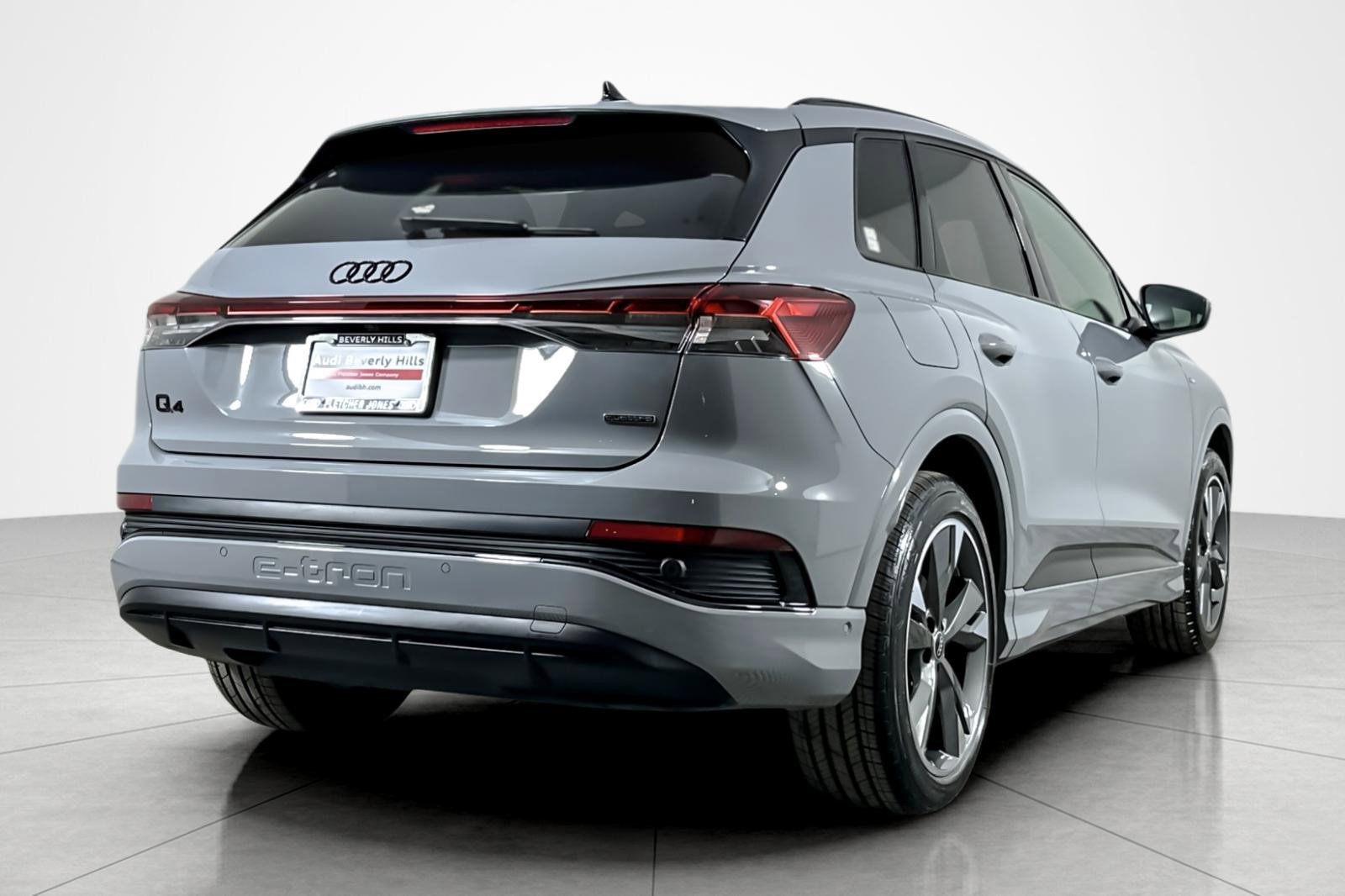 Used 2024 Audi Q4 e-tron Premium Plus w/ Premium Plus image 5