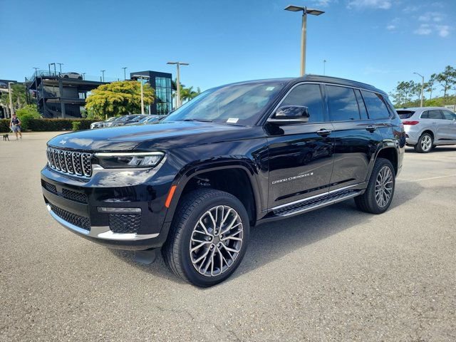 Used 2024 Jeep Grand Cherokee L Summit AWD/4WD image 4