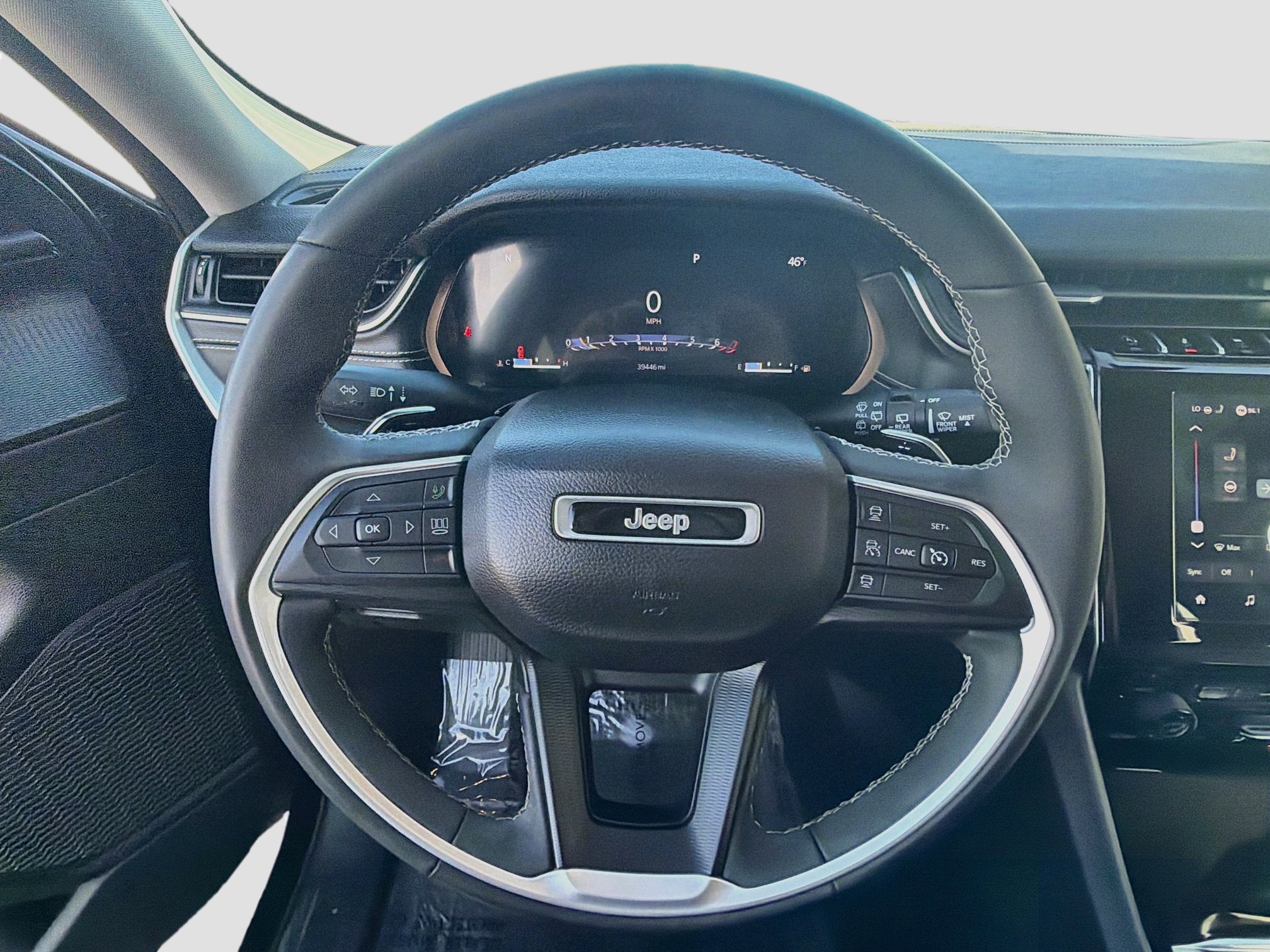 Used 2023 Jeep Grand Cherokee Laredo w/ Luxury Tech Group I AWD/4WD image 18