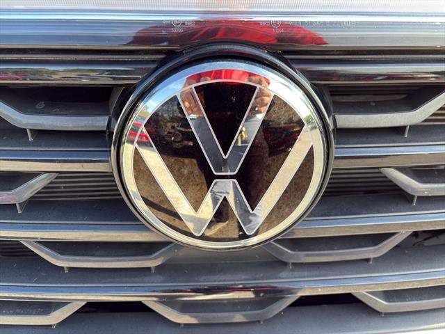 Certified 2025 Volkswagen Atlas Cross Sport SE FWD image 11