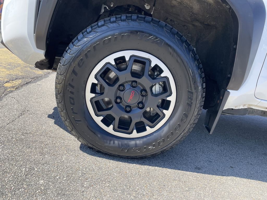 Certified 2024 Toyota Tacoma TRD Off-Road AWD/4WD image 9