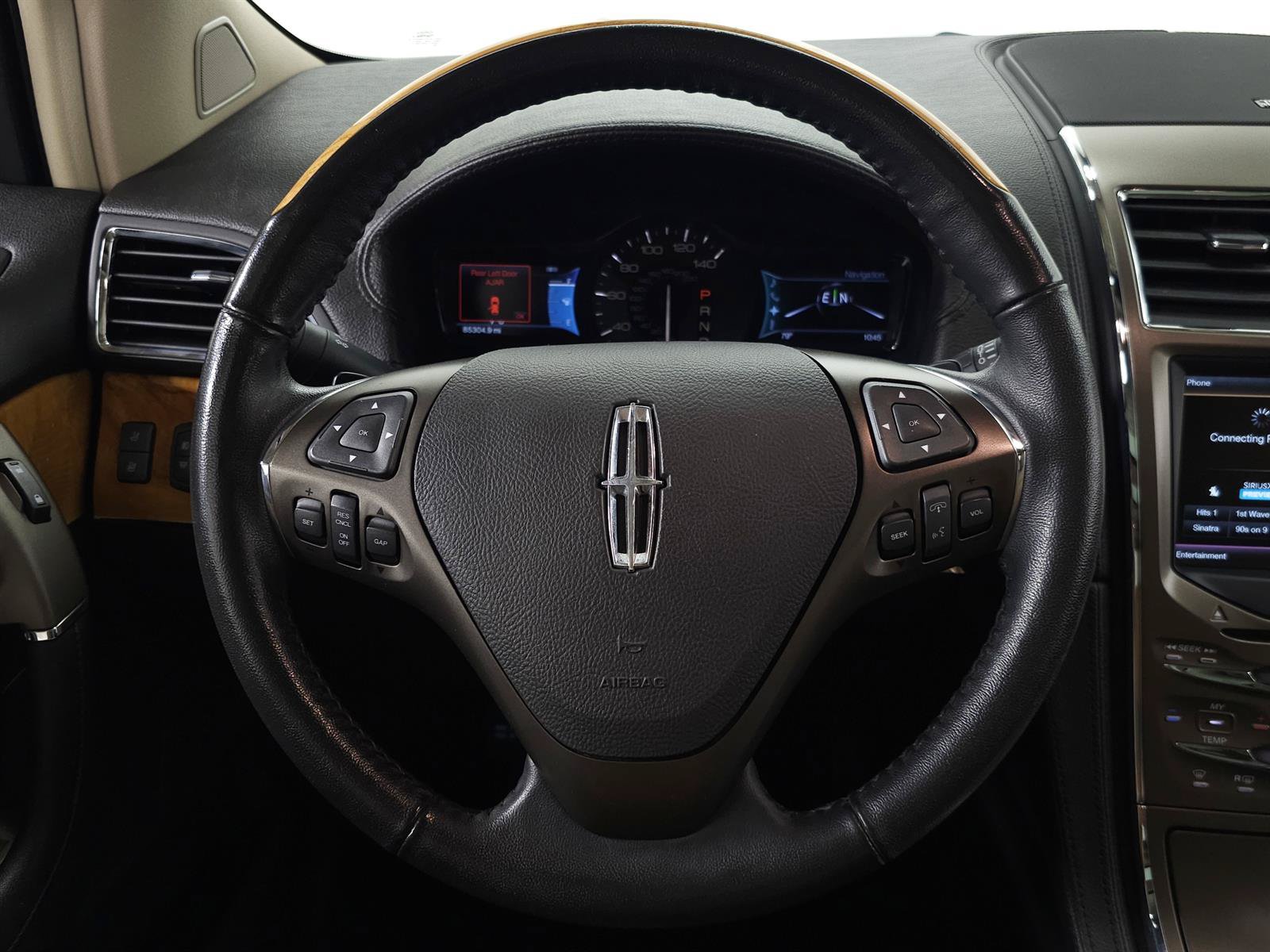 Used 2013 Lincoln MKX AWD image 16