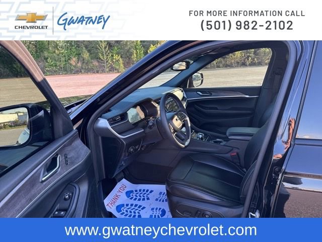 Used 2024 Jeep Grand Cherokee L Limited w/ Black Appearance Package image 28