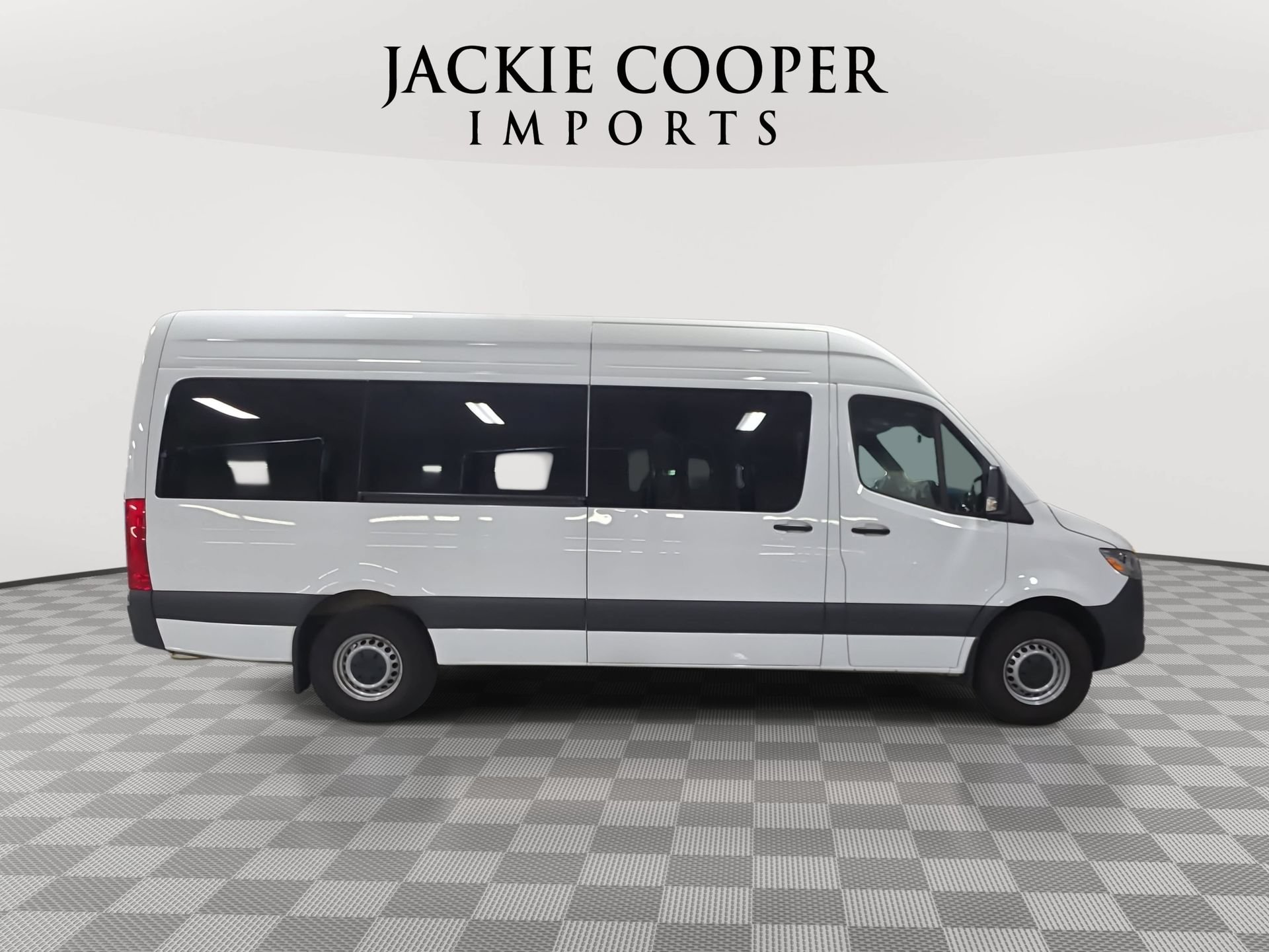 Used 2025 Mercedes-Benz Sprinter 2500 image 4