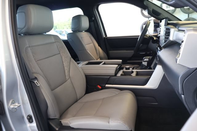 Used 2025 Toyota Tundra Limited AWD/4WD image 19
