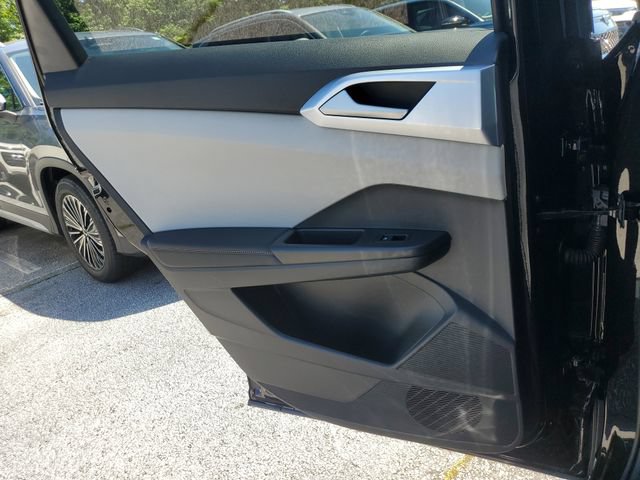 New 2026 Volkswagen Taos SE FWD image 13