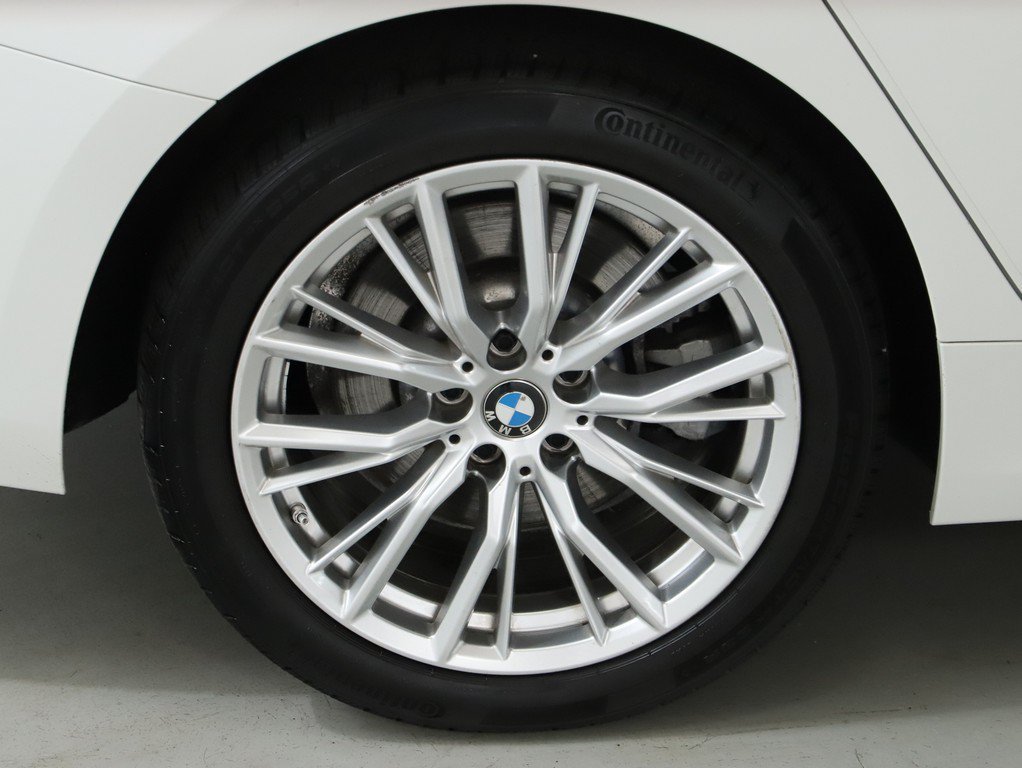 Used 2023 BMW 330i xDrive Sedan w/ Driving Assistance Package AWD/4WD image 11
