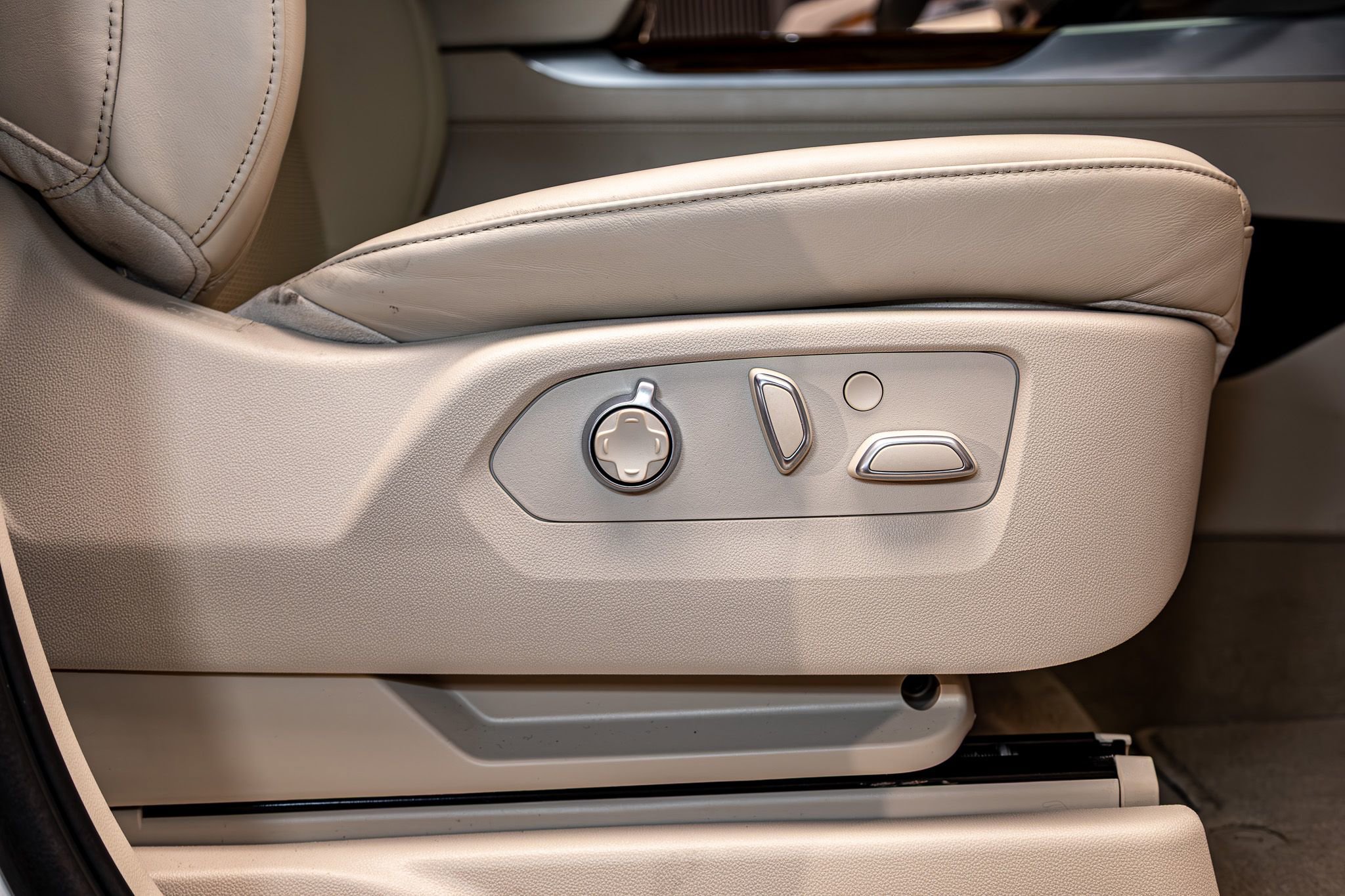 Used 2025 Cadillac Escalade Sport Platinum image 27