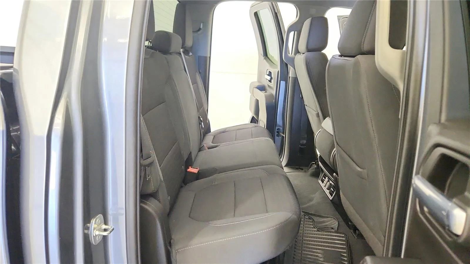 Used 2021 Chevrolet Silverado 1500 LT AWD/4WD image 36