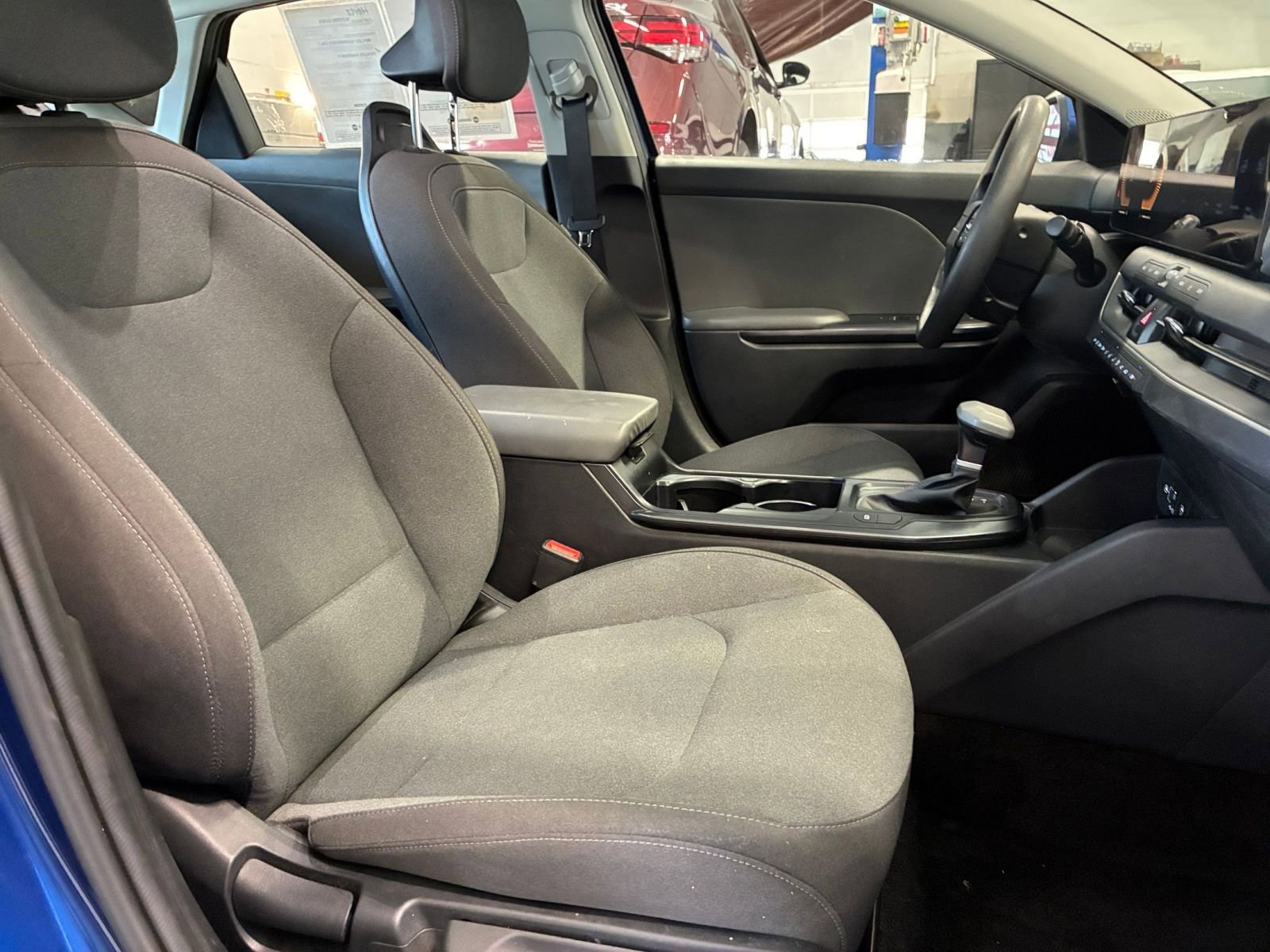 Used 2025 Kia K4 LXS image 24