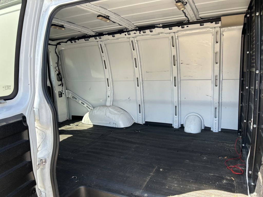 Used 2023 Chevrolet Express 2500 w/ Driver Convenience Package image 9