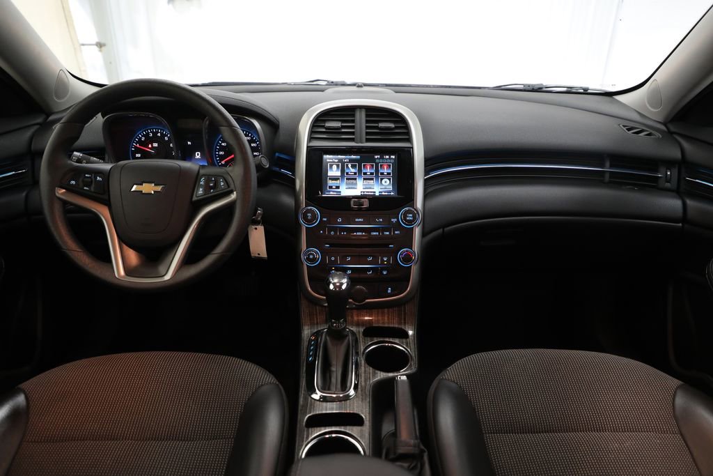 Used 2016 Chevrolet Malibu LT w/ Power Convenience Package FWD image 2