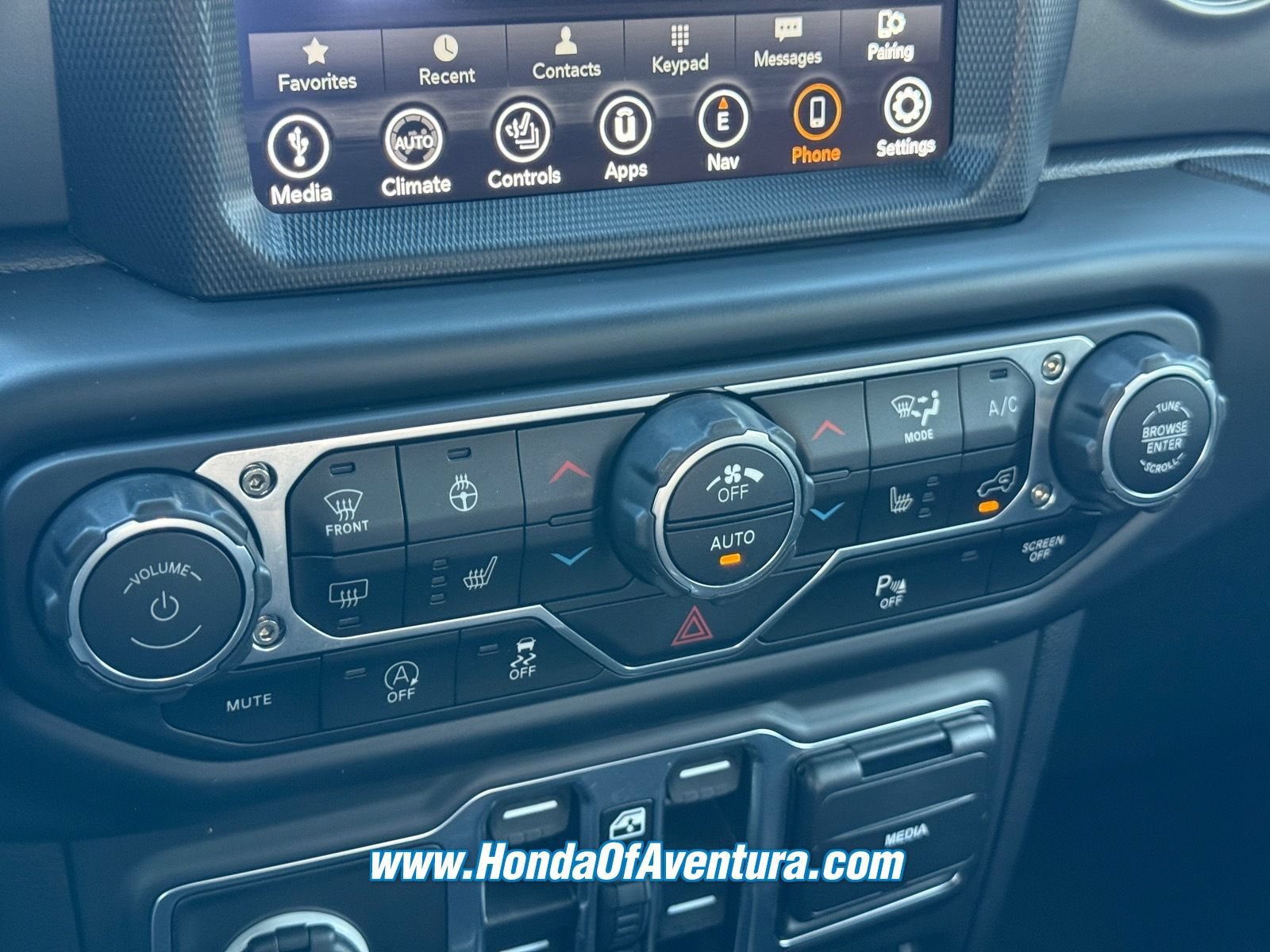 Used 2023 Jeep Gladiator Rubicon w/ LED Lighting Group AWD/4WD image 26