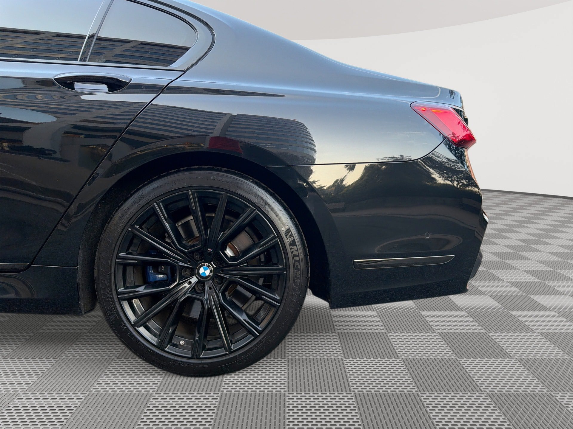 Used 2020 BMW 750i xDrive w/ Executive Package AWD/4WD image 29