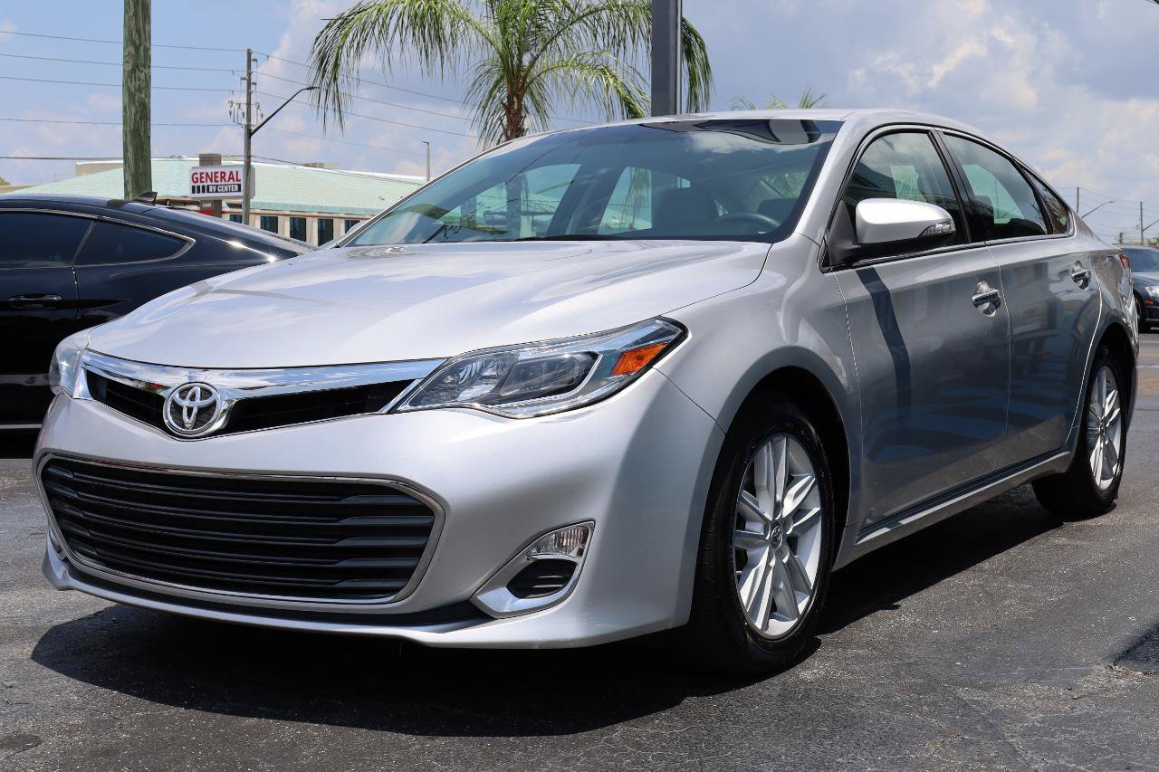Used 2013 Toyota Avalon XLE FWD image 2