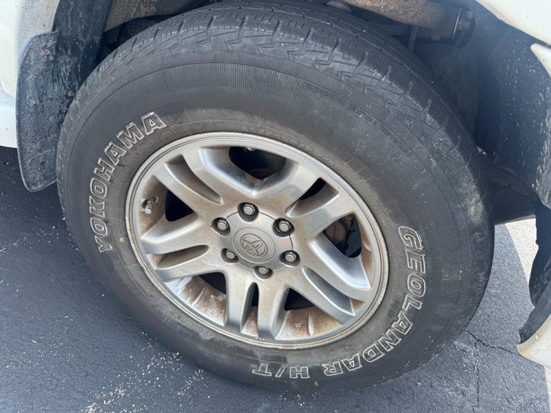 Used 2006 Toyota Sequoia SR5 w/ Preferred Pkg w/ Heated Seats AWD/4WD image 5