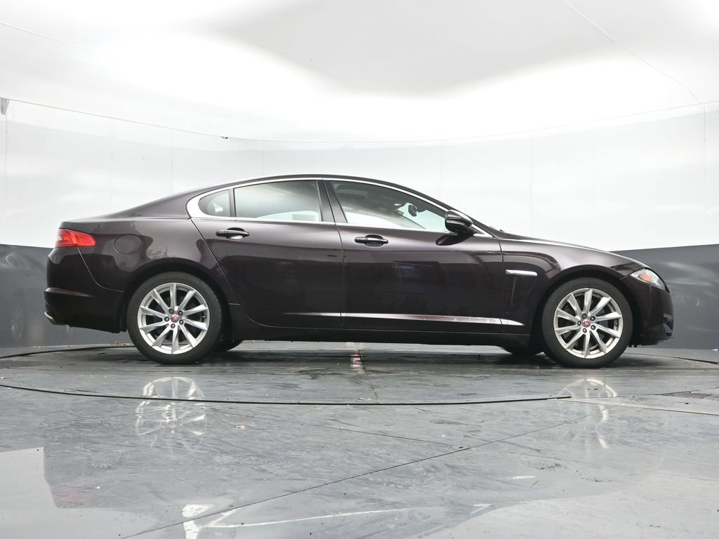 Used 2015 Jaguar XF Premium image 38