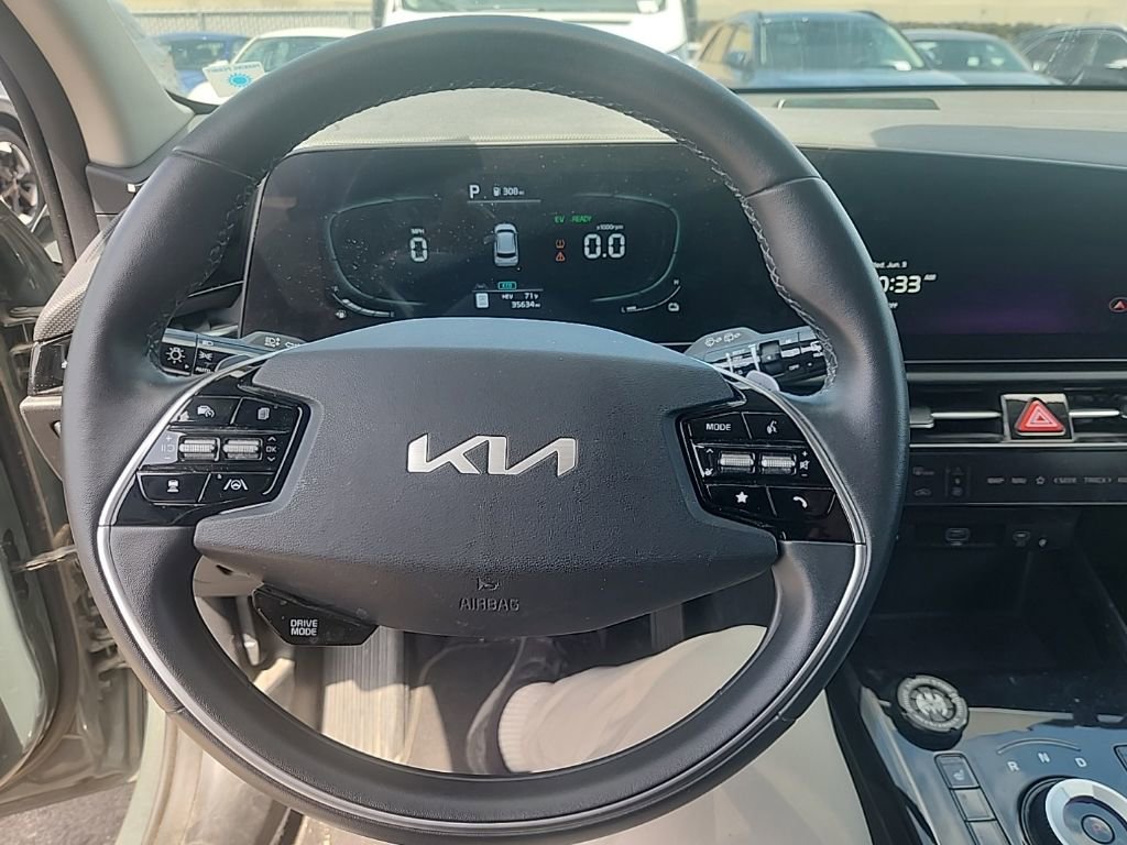 Used 2023 Kia Niro EX FWD image 21