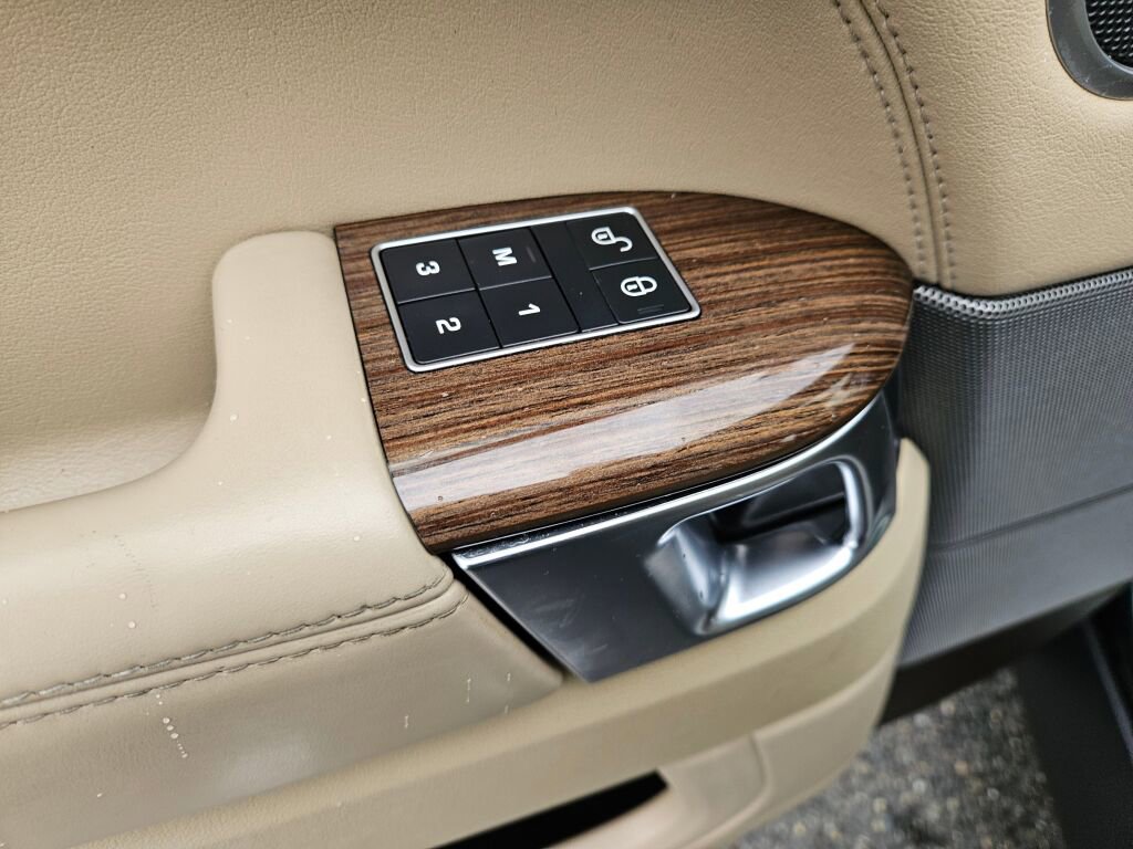 Used 2016 Land Rover Range Rover Sport HSE image 18