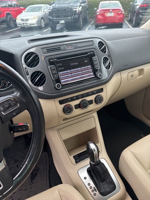 Used 2013 Volkswagen Tiguan SE image 8