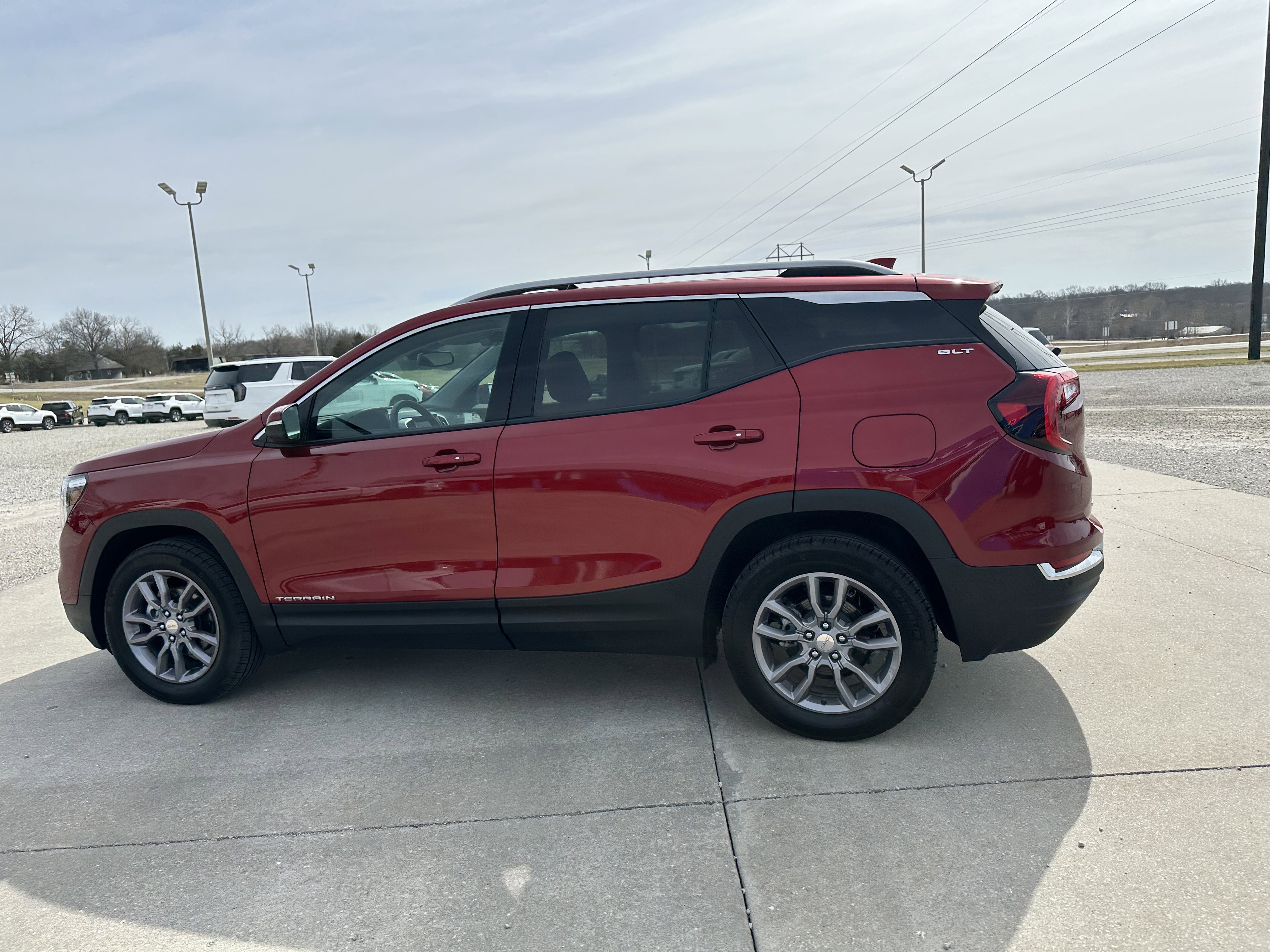 Used 2024 GMC Terrain SLT w/ Infotainment Package II image 6