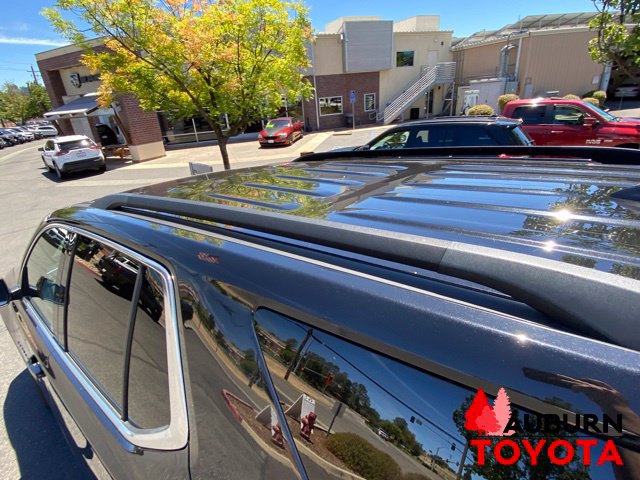 Used 2023 Chevrolet Traverse LT FWD image 9