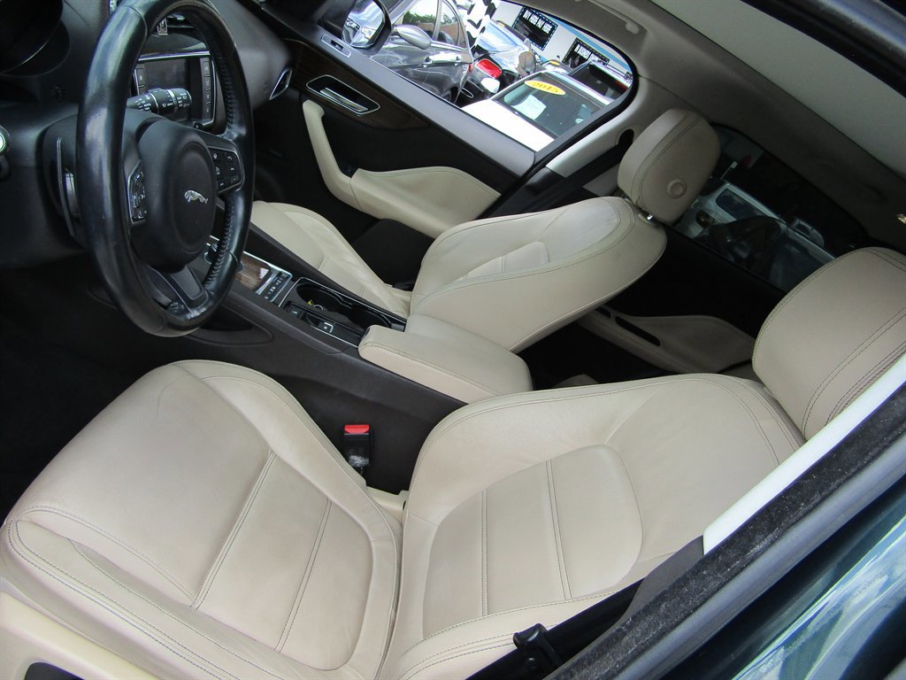 Used 2017 Jaguar F-PACE Prestige image 9