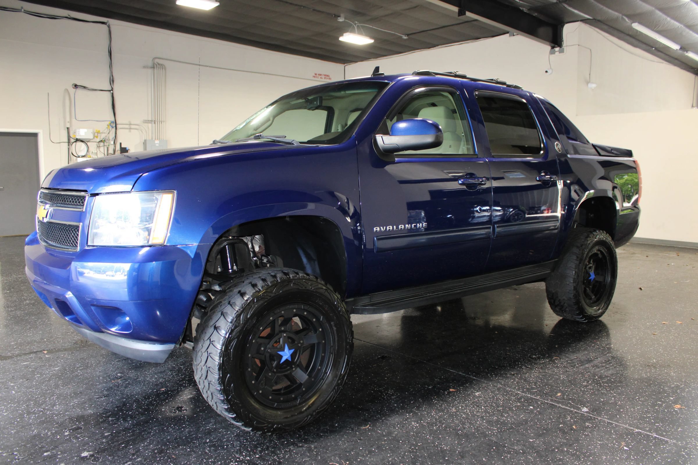 Used 2013 Chevrolet Avalanche LS RWD image 6