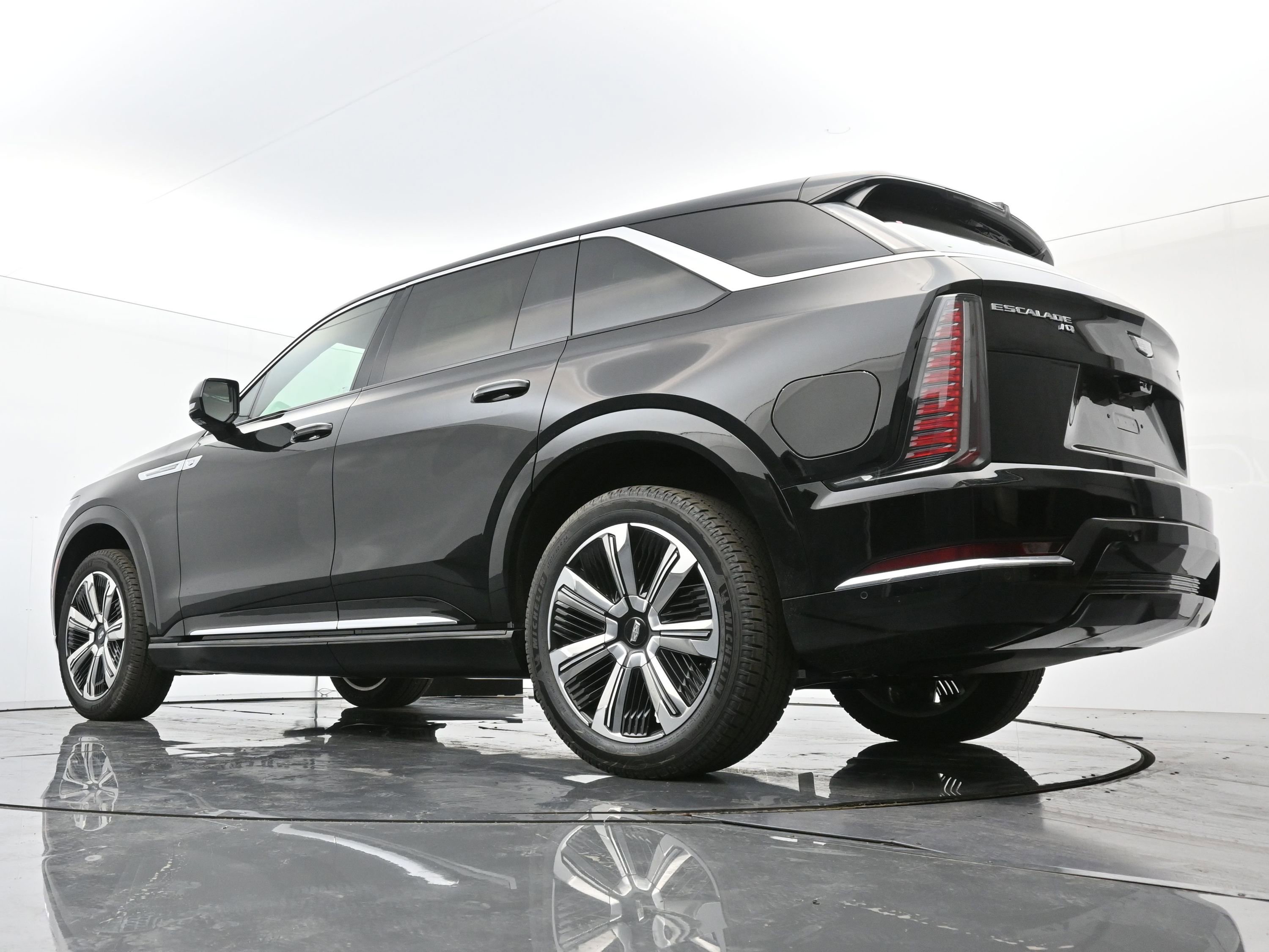 New 2025 Cadillac Escalade IQ Luxury 2 image 17