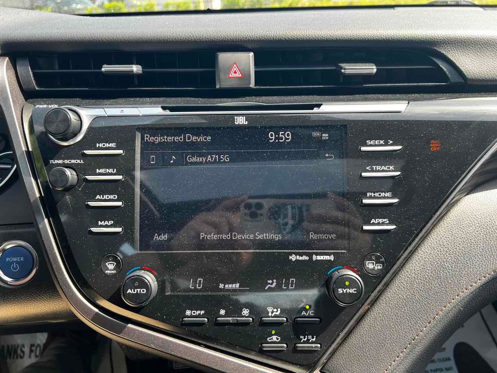 Used 2020 Toyota Camry XLE w/ Sunroof Package image 29