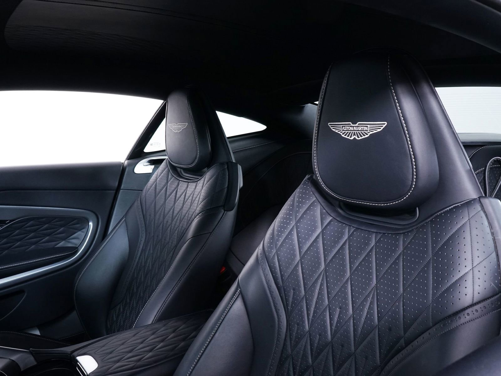 Used 2024 Aston Martin DB12 Base image 24