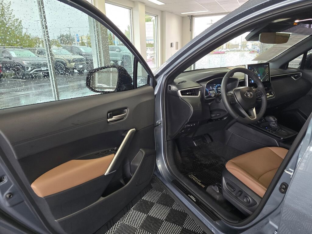 Used 2026 Toyota Corolla Cross XLE w/ Convenience Package image 19