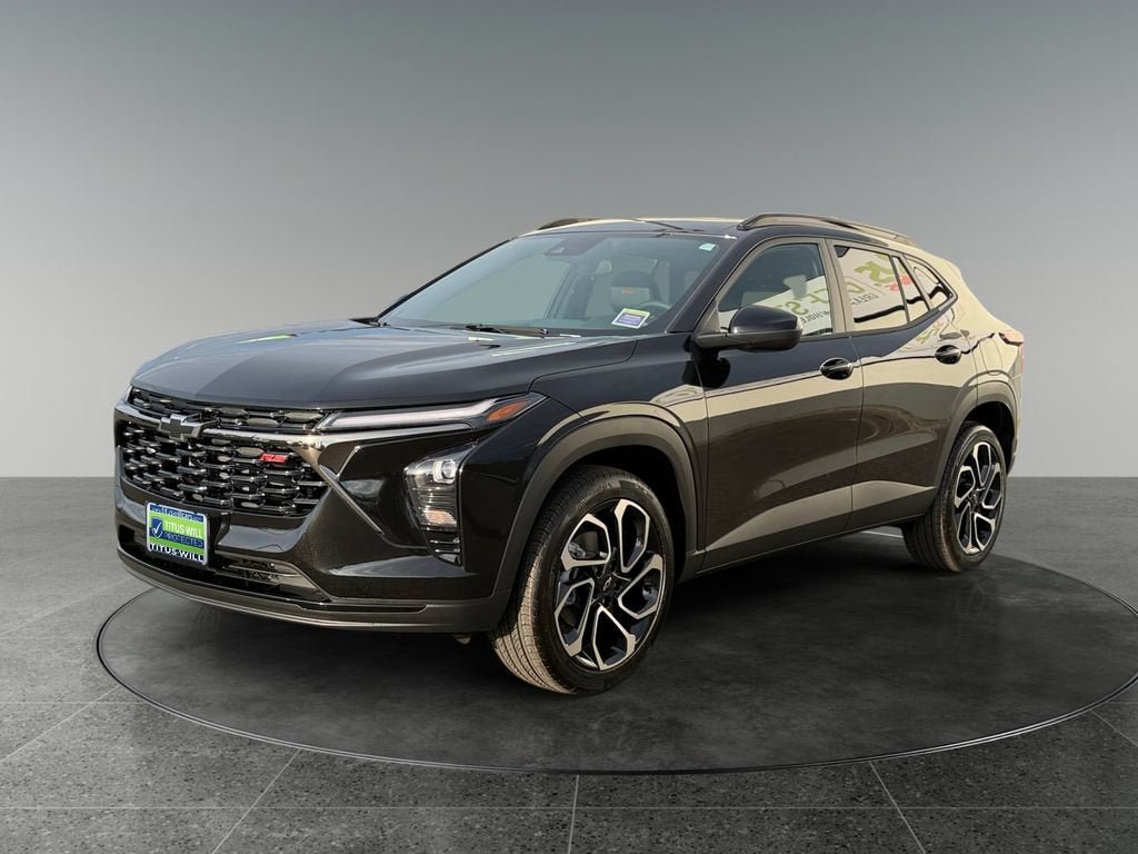 New 2026 Chevrolet Trax RS w/ Sunroof Package FWD image 3