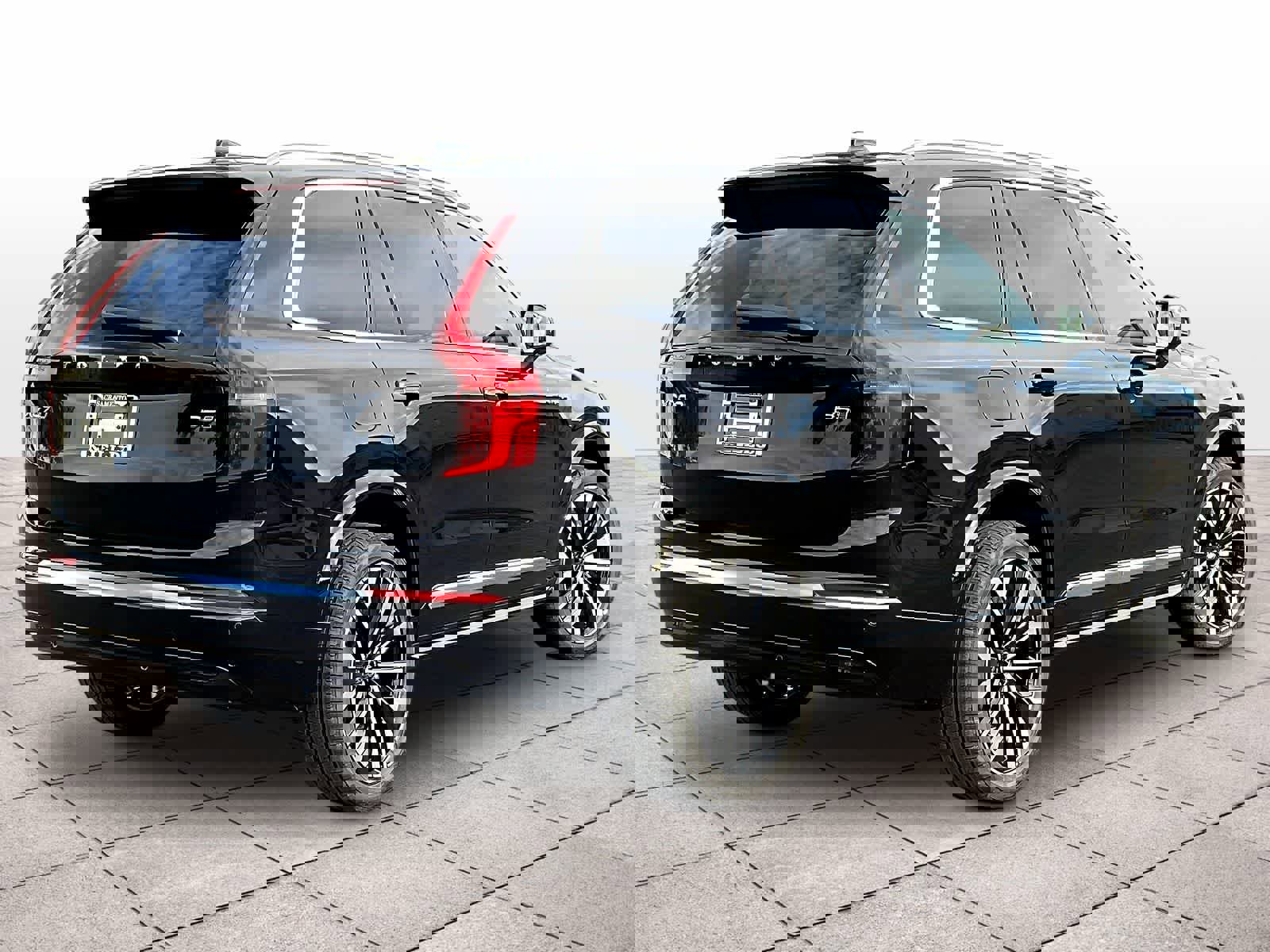 New 2026 Volvo XC90 B5 Plus w/ Protection Package AWD/4WD image 4