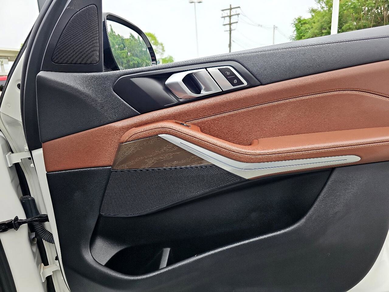 Used 2022 BMW X5 xDrive40i w/ M Sport Package image 40