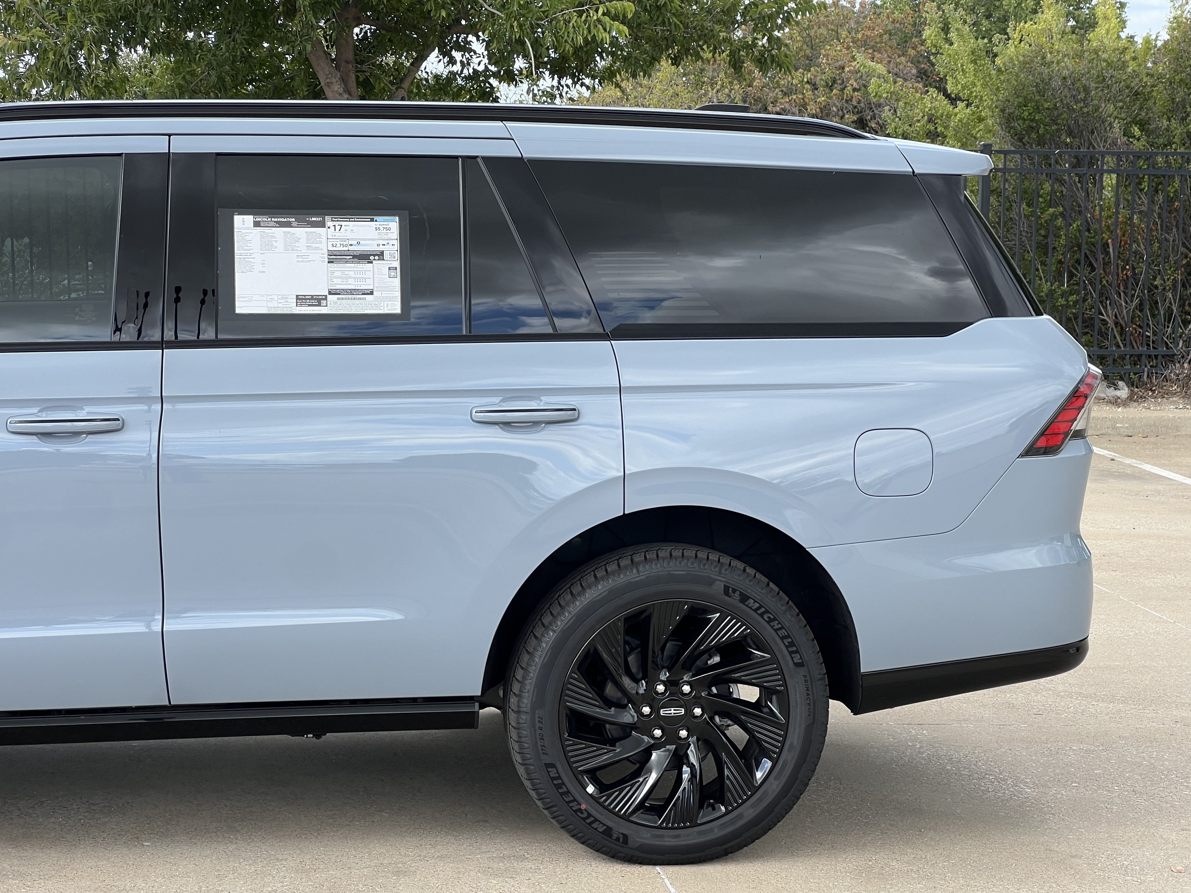 New 2027 Lincoln Navigator Reserve w/ Jet Appearance Package AWD/4WD image 6