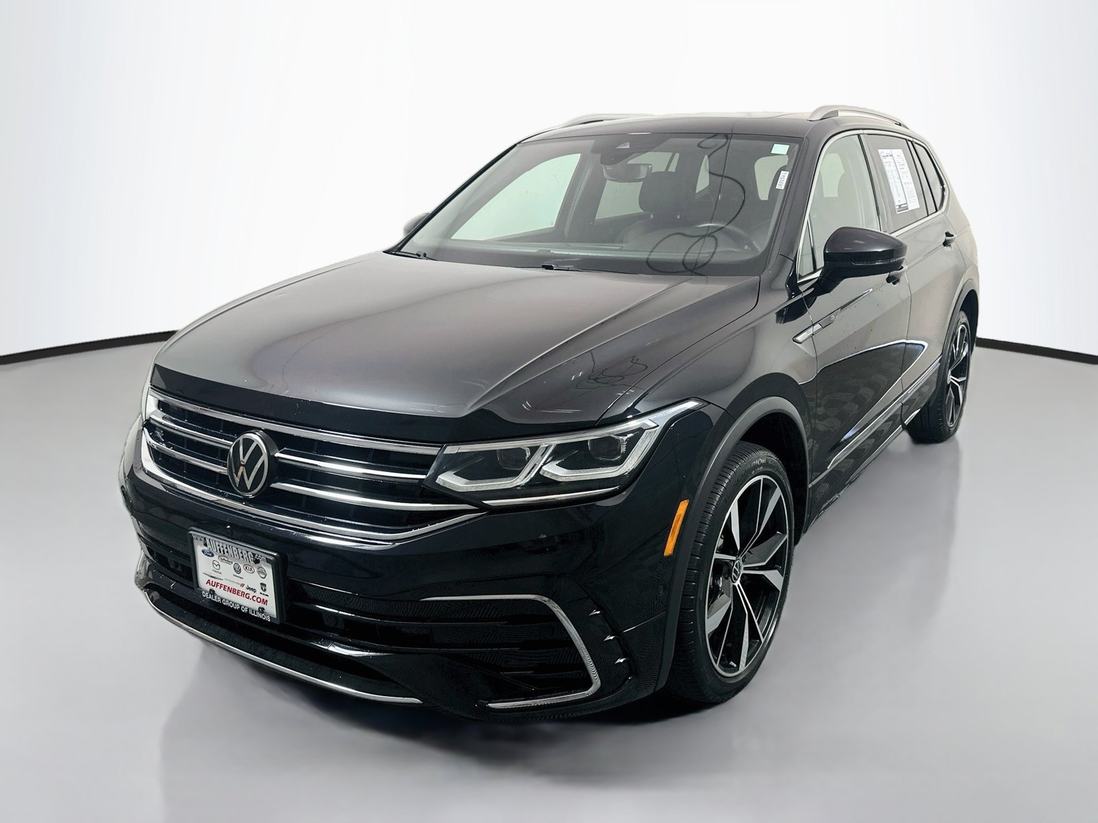 Used 2022 Volkswagen Tiguan SEL R-Line AWD/4WD image 3