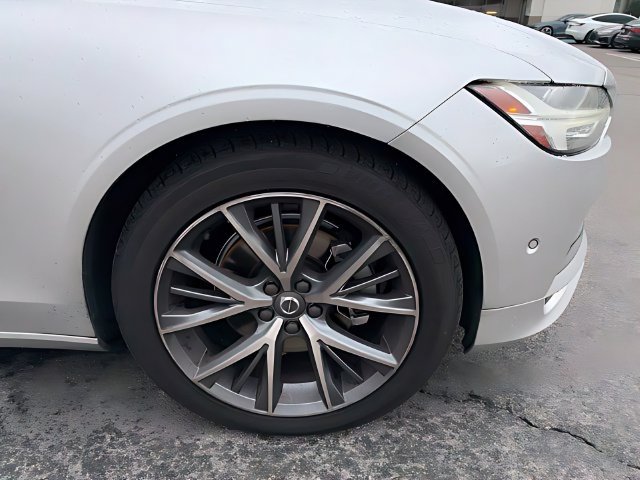 Used 2018 Volvo S90 T5 Momentum w/ Convenience Package FWD image 11