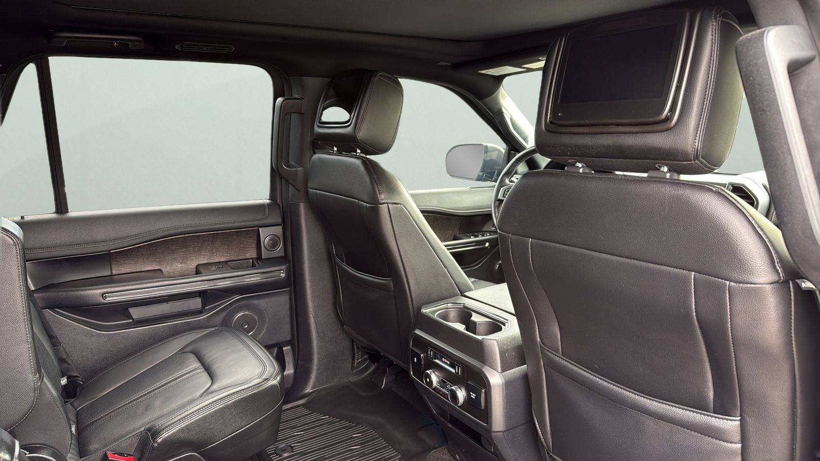 Used 2020 Ford Expedition Limited w/ Texas Edition Package AWD/4WD image 28