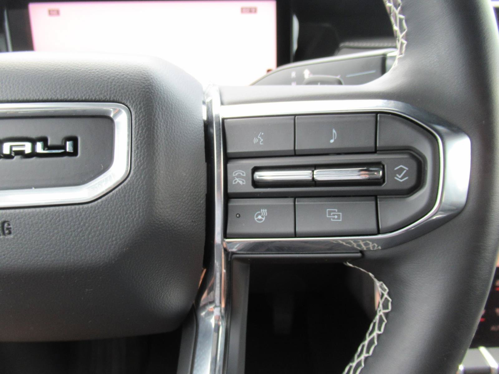 Used 2025 GMC Acadia Denali FWD image 26