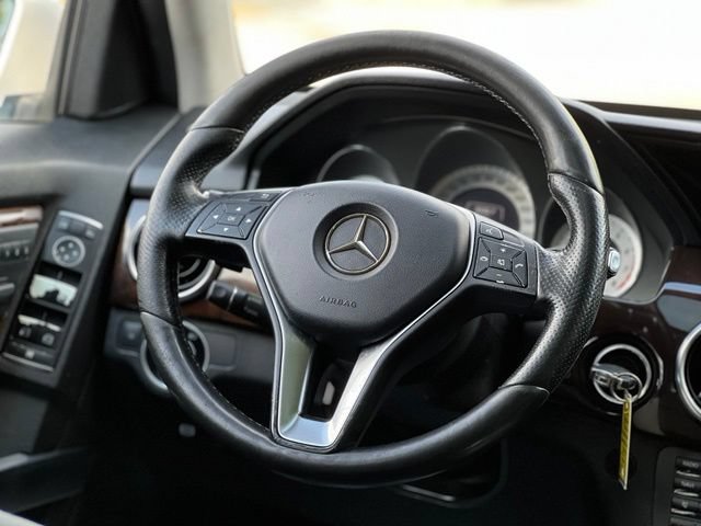 Used 2015 Mercedes-Benz GLK 350 4MATIC image 29